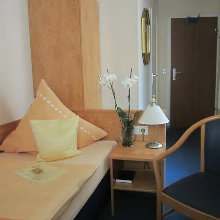 Гостевой дом Hotel-pension Adler Untertuerkheim *