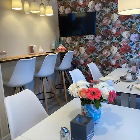 בית הארחה Hotel-pension Adler Untertuerkheim *