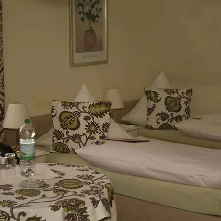 Hotel-pension Adler Untertürkheim Pensión Stuttgart